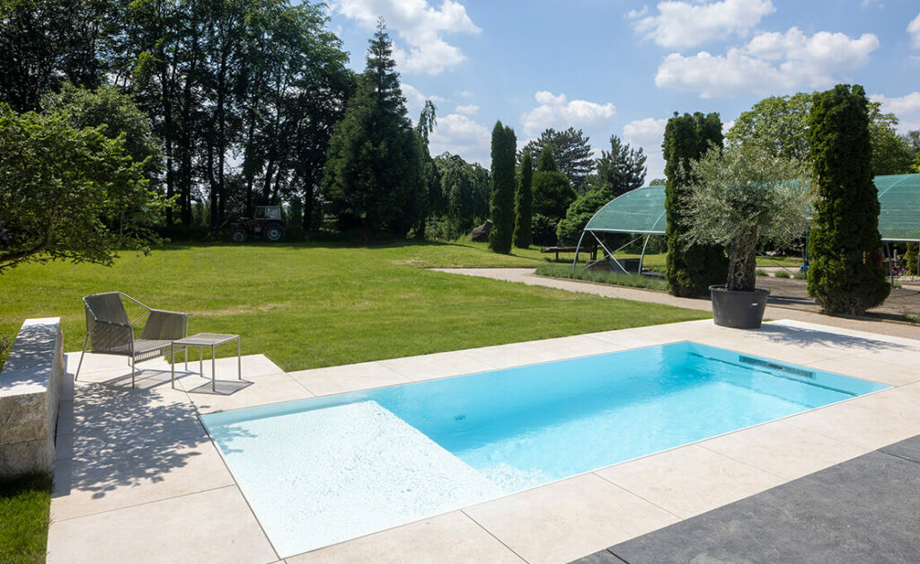 Grauer Pool Pools: Die richtige Poolfarbe für Ihren Traumpool